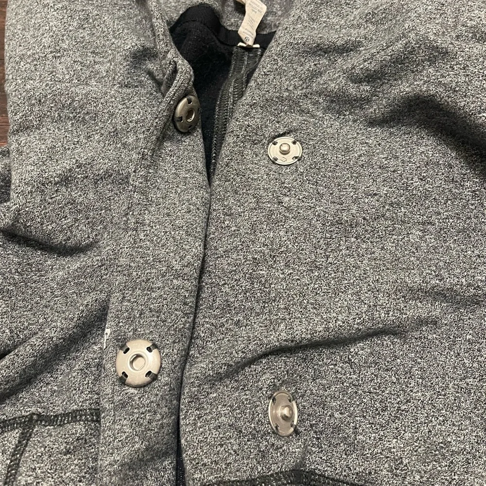 Lululemon Women’s Size 4 Hoodie Snap Close Yoga Jacket Oversized Hood Gray FLAWS - Picture 5 of 15